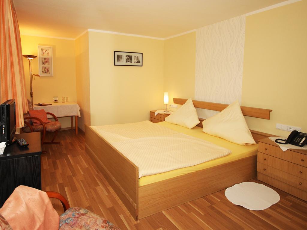 Landhotel Weinrich Naumburg  Δωμάτιο φωτογραφία